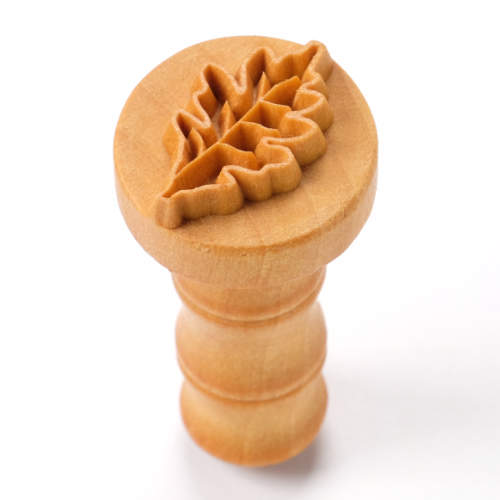 MKM Medium Round Stamp - Oak Leaf Outline (SCM-266)
