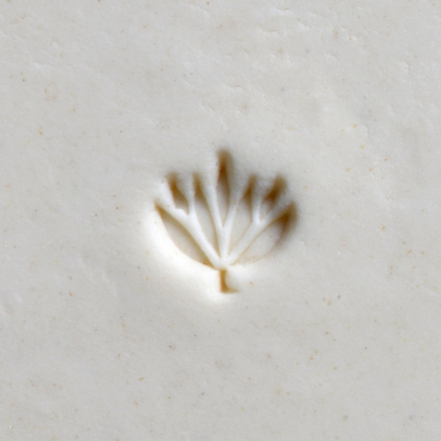 MKM Mini Round Stamp - Water Lily (SMR-027)