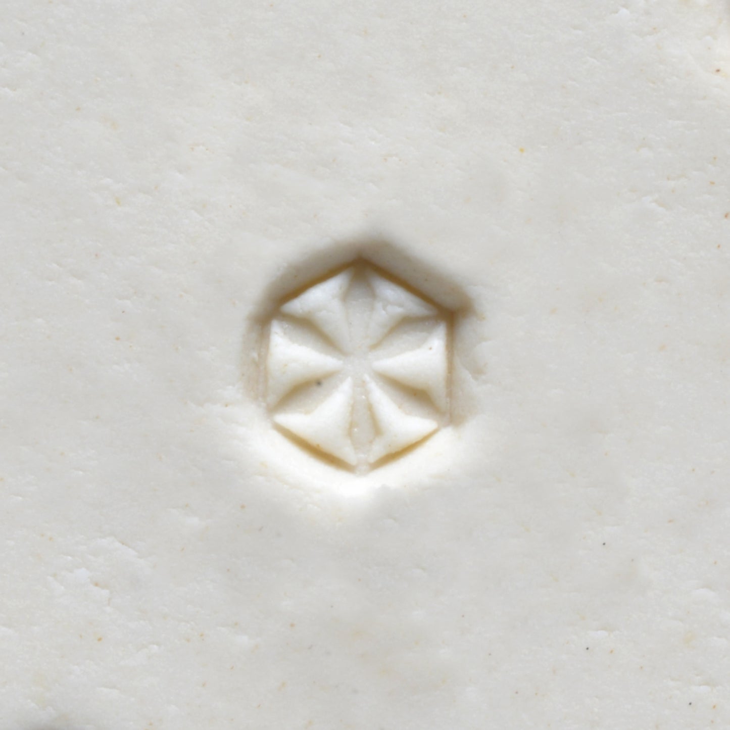 MKM Mini Round Stamp - Snowflake (SMR-065)