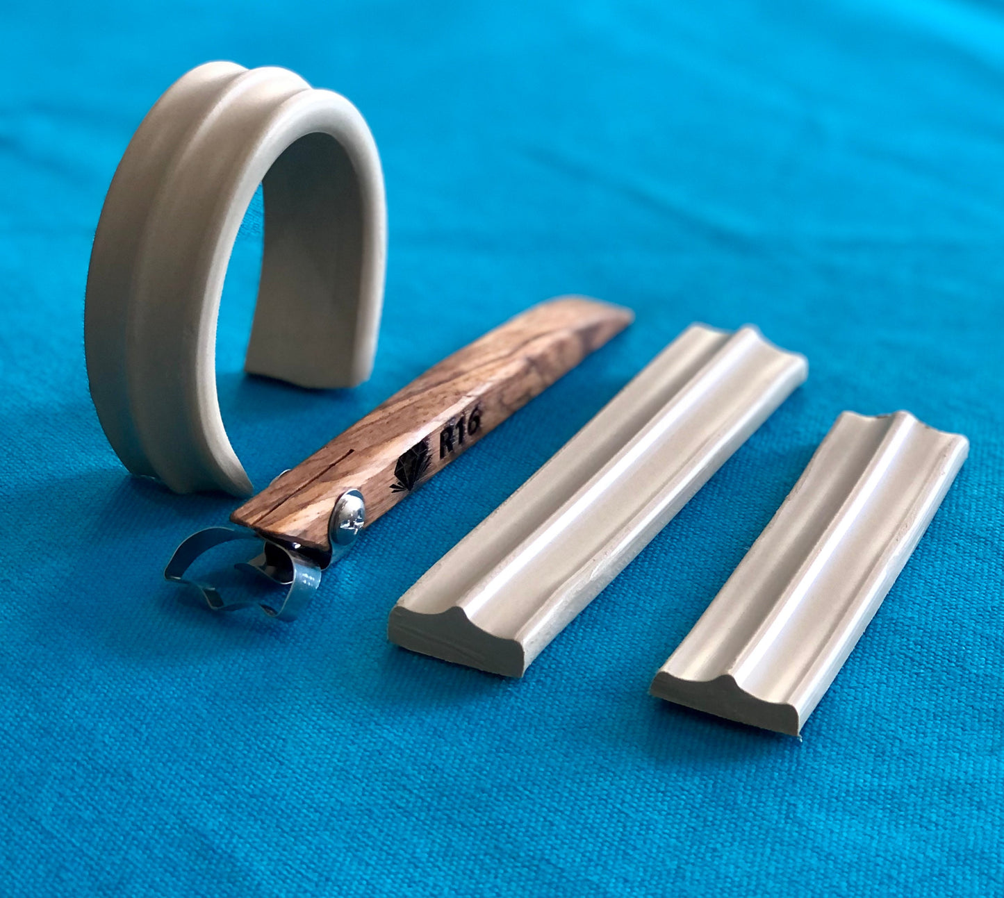 DiamondCore Tools - Double Concave Handheld Clay Extruder (R16)