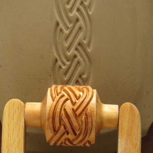 MKM Medium Handle Roller - Braid - 3 cm (RM-002)