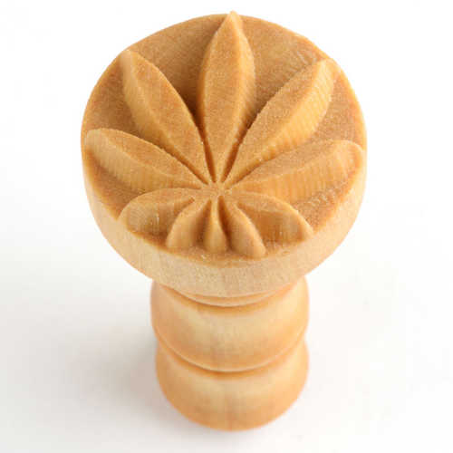 MKM Medium Round Hemp Leaf - 2.5 cm (SCM-058)