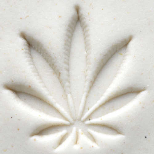 MKM Medium Round Hemp Leaf - 2.5 cm (SCM-058)
