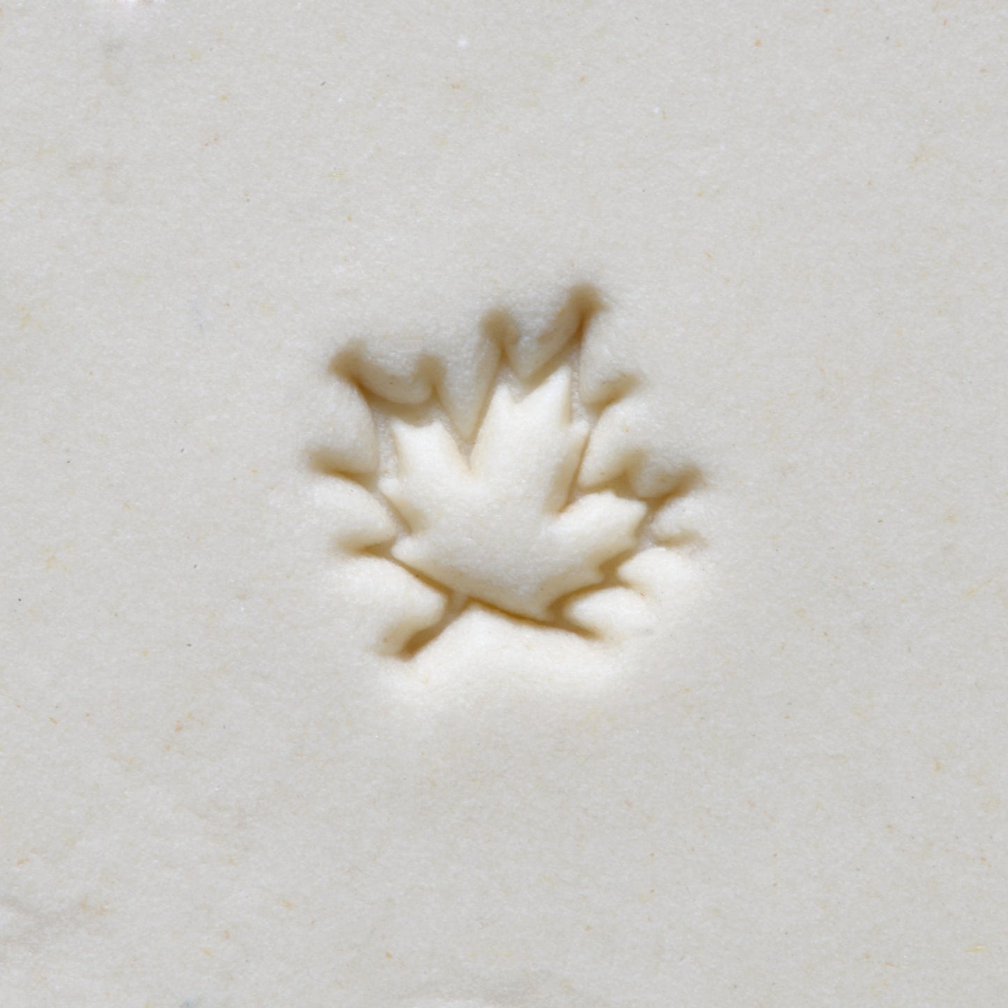 MKM Mini Round Maple Leaf Stamp - 1 cm (SMR-032)