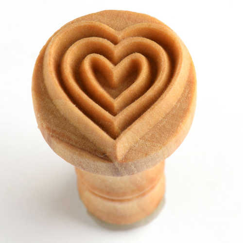 MKM Medium Round Stamp - Triple Heart (SCM-038)