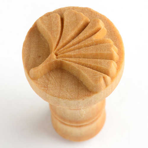 MKM Medium Round Stamp -Ginko Leaf (SCM-048)