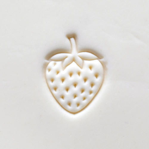 MKM Medium Round Strawberry Stamp - 2.5 cm (SCM-303)