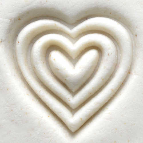 MKM Medium Round Stamp - Triple Heart (SCM-038)