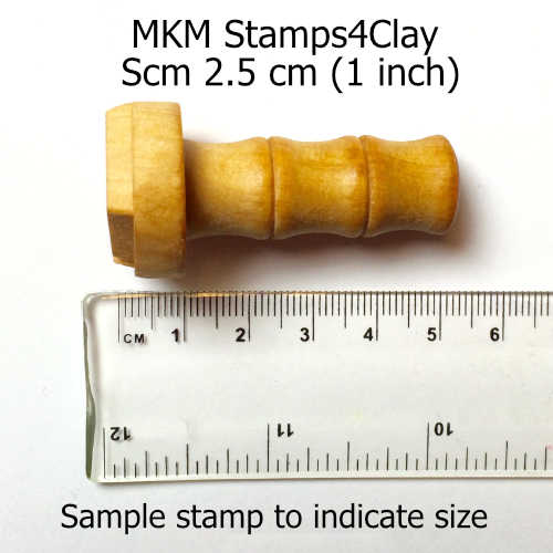 MKM Medium Round Tri-Leaf Stamp - 2.5 cm (SCM-202)