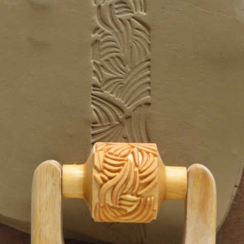 MKM Medium Handle Roller Medium Wild Organic Abstract - 3 cm (RM-024)