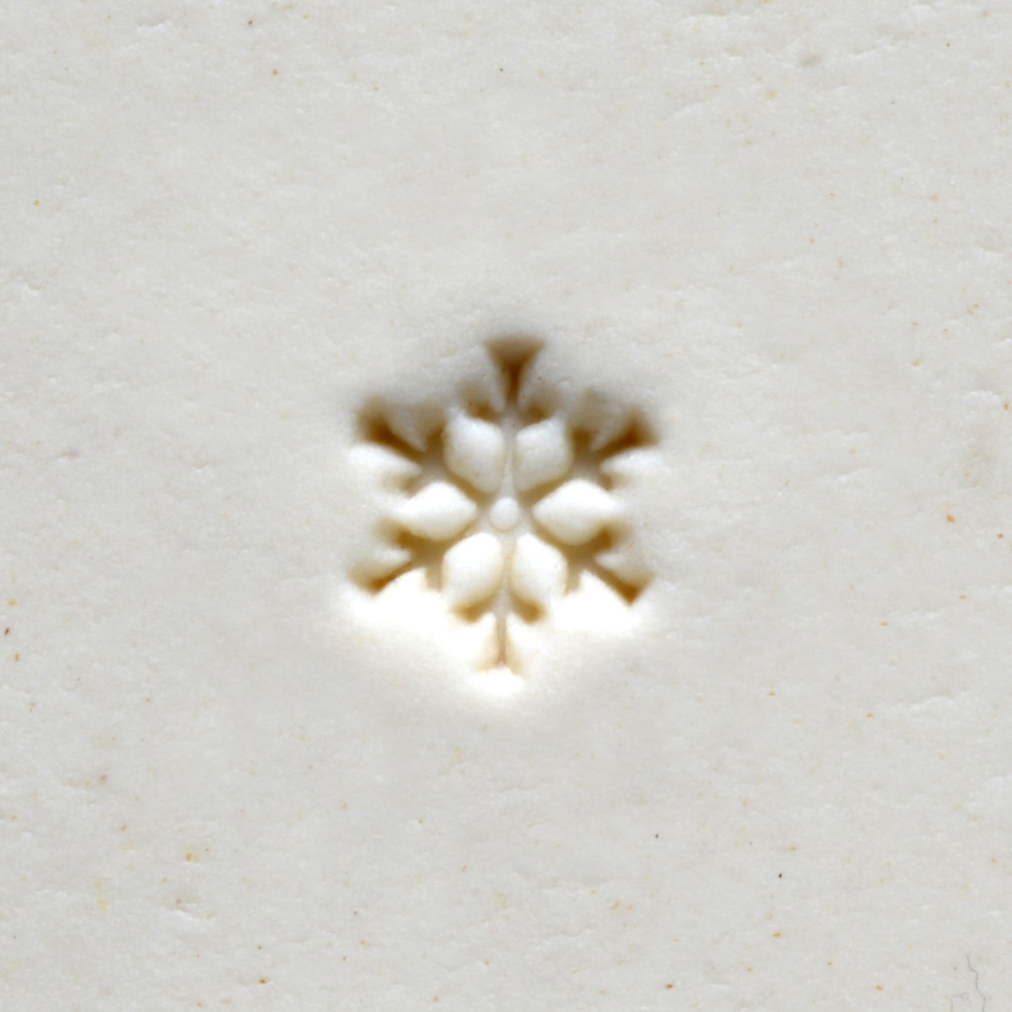 MKM Mini Round Snowflake Stamp - 1 cm (SMR-064)