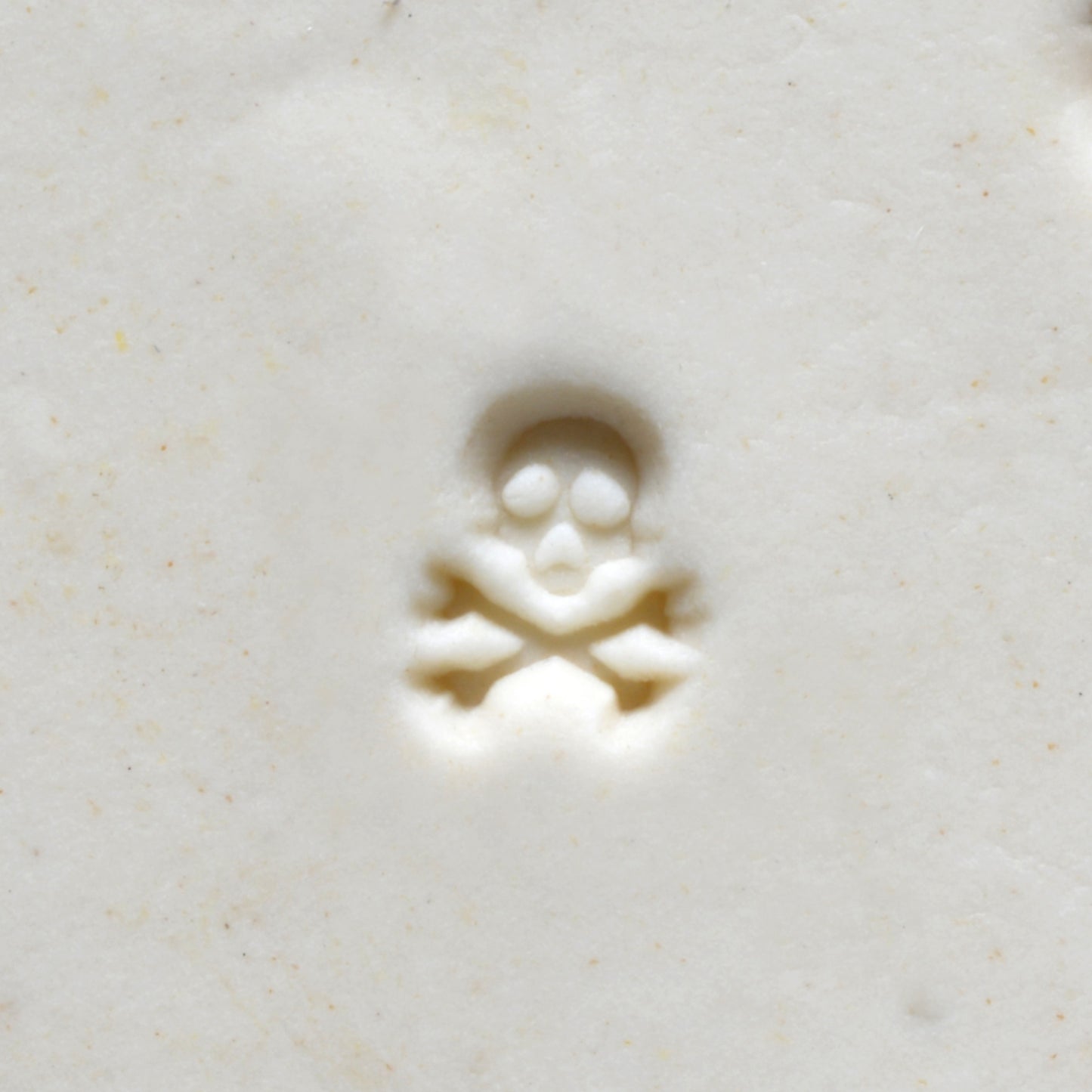 MKM Mini Round Skull & Crossbones Stamp - 1 cm (SMR-072)